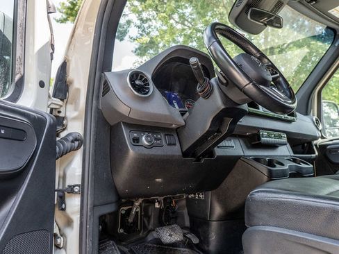 Used 2023 Mercedes-Benz Sprinter 2500 image 74