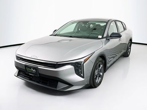 Used 2025 Kia K4 LXS image 3