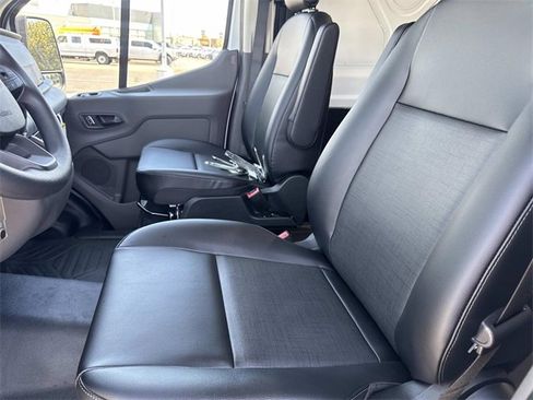 New 2025 Ford Transit 250 148 Medium Roof image 17