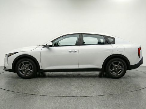 Used 2025 Kia K4 LXS image 5