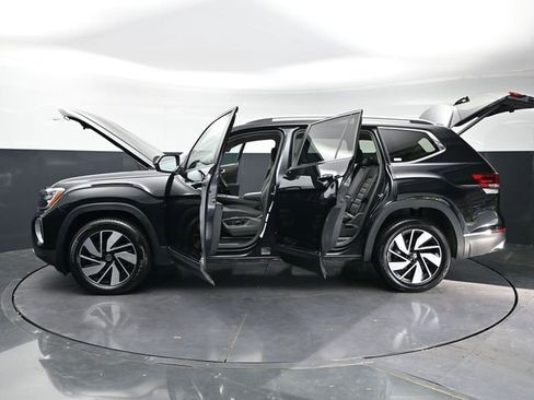 Used 2025 Volkswagen Atlas SEL AWD/4WD image 40