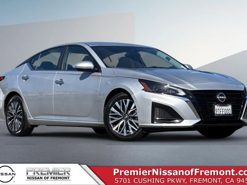 Certified 2023 Nissan Altima 2.5 SV FWD image 1