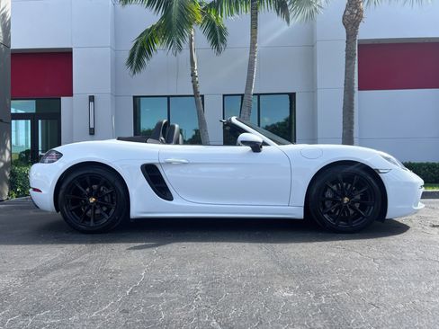 Used 2017 Porsche 718 Boxster image 3