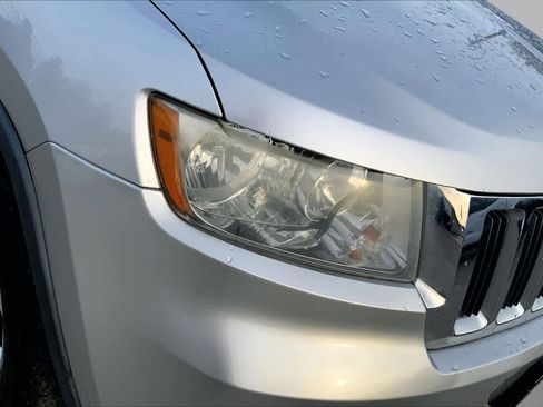 Used 2012 Jeep Grand Cherokee Laredo AWD/4WD image 24