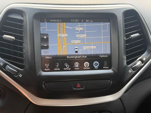 Used 2018 Jeep Cherokee Latitude Plus FWD image 15
