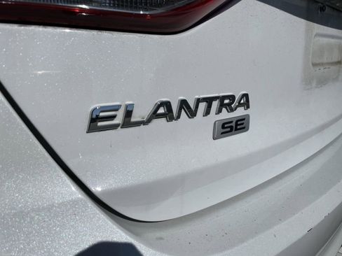 Used 2017 Hyundai Elantra SE image 22
