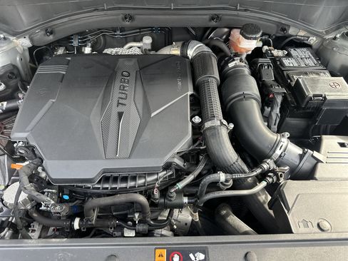 Used 2022 Hyundai Santa Fe Calligraphy image 9