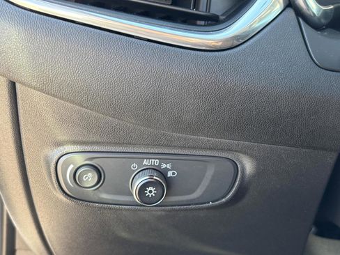 Used 2020 Chevrolet Equinox LS w/ LS Convenience Package image 27