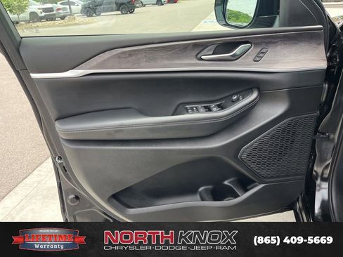 Used 2024 Jeep Grand Cherokee Limited w/ Luxury Tech Group II AWD/4WD image 6