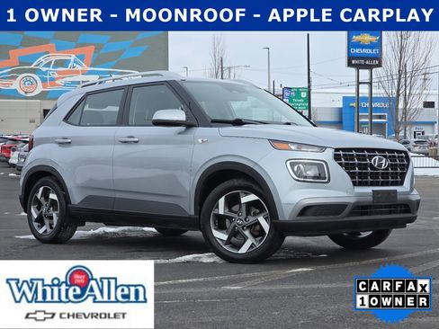 Used 2023 Hyundai Venue SEL image 1