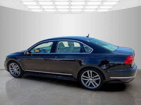 Used 2016 Volkswagen Passat 1.8T R-Line w/ R-Line Lighting Package FWD image 5