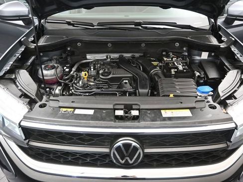Used 2023 Volkswagen Taos SE AWD/4WD image 12