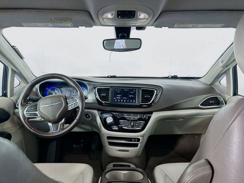 Used 2019 Chrysler Pacifica Touring-L FWD image 20