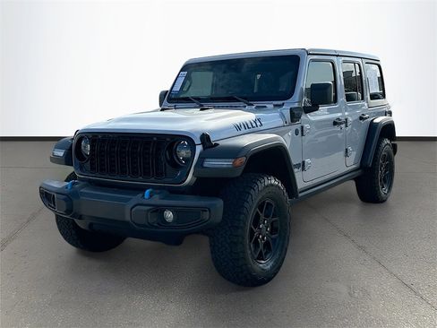Used 2024 Jeep Wrangler Unlimited image 3