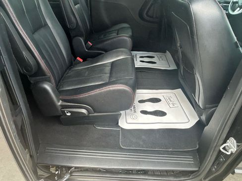 Used 2017 Dodge Grand Caravan GT FWD image 11