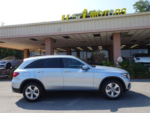 Used 2018 Mercedes-Benz GLC 300 w/ Premium Package image 30