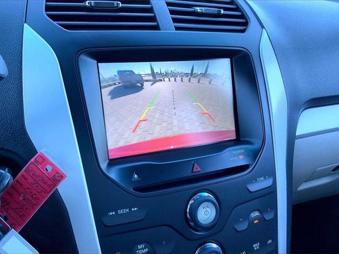 Used 2015 Ford Explorer XLT w/ Equipment Group 202B image 14