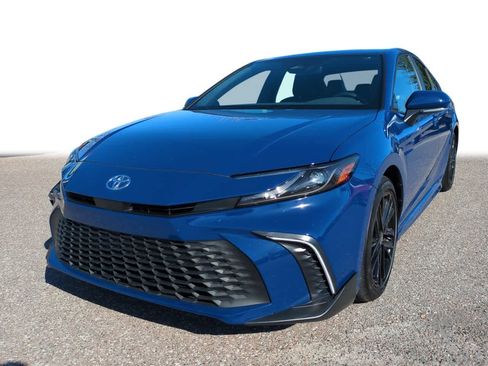 Used 2026 Toyota Camry SE w/ Convenience Package image 1