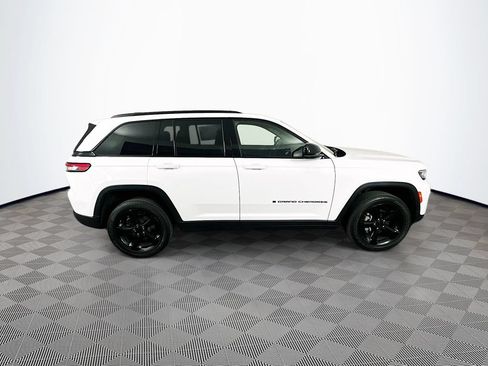Certified 2023 Jeep Grand Cherokee Altitude AWD/4WD image 14
