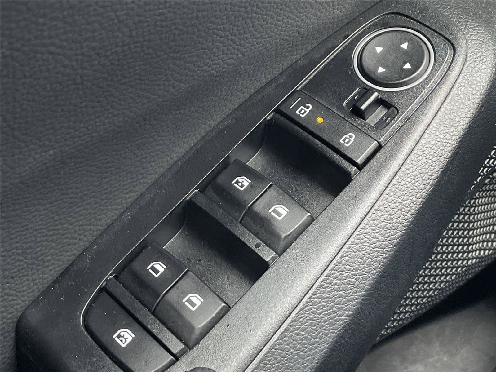 Used 2025 Kia Seltos S AWD/4WD image 19