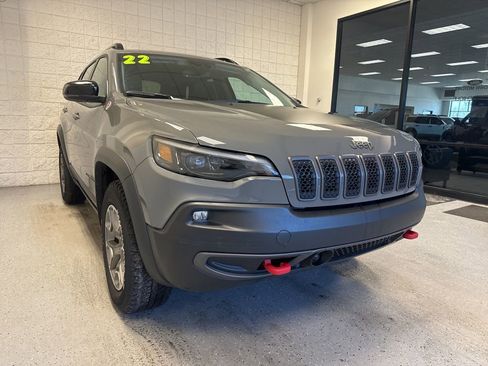 Used 2022 Jeep Cherokee Trailhawk w/ Premium Leather Package image 35