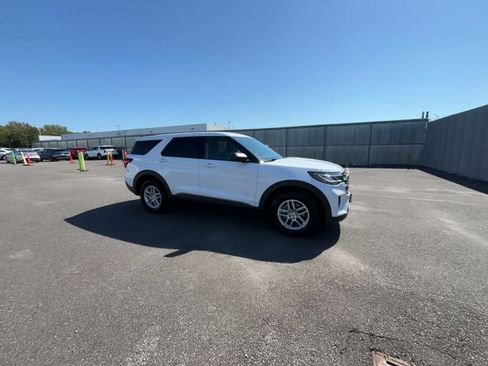 Used 2026 Ford Explorer Active AWD/4WD image 2