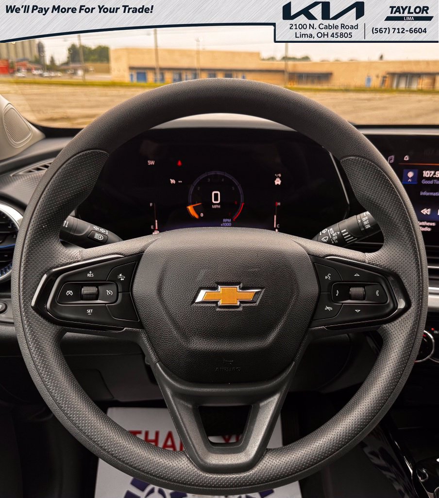 Used 2025 Chevrolet Trax LT FWD image 11