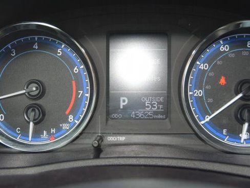 Used 2019 Toyota Corolla LE FWD image 28