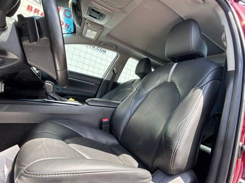 Used 2018 Toyota Camry XSE FWD image 4