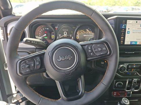 Used 2024 Jeep Wrangler Unlimited image 20