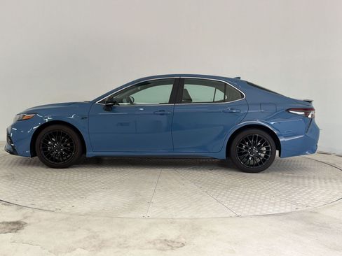 Used 2024 Toyota Camry SE FWD image 2