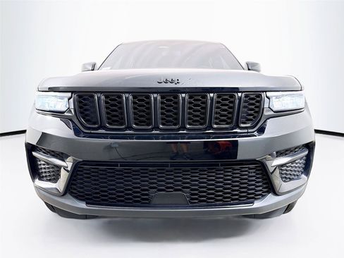 Used 2023 Jeep Grand Cherokee Altitude AWD/4WD image 29