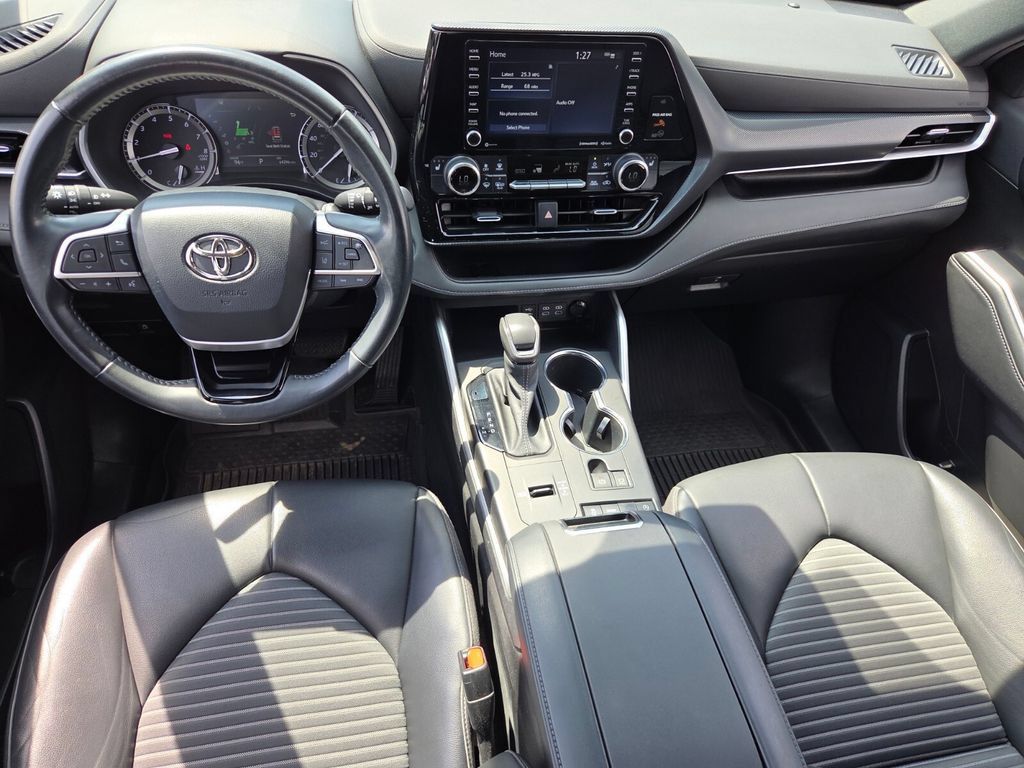 Used 2022 Toyota Highlander XSE FWD image 8