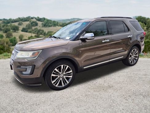 Used 2016 Ford Explorer Platinum AWD/4WD image 3