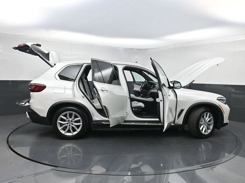Used 2023 BMW X5 xDrive40i w/ Premium Package AWD/4WD image 39