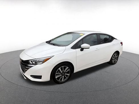 Used 2025 Nissan Versa SV image 8