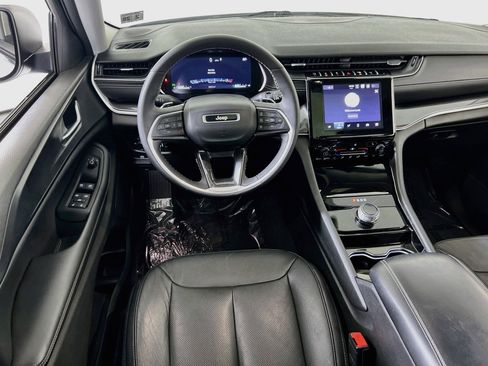 Used 2023 Jeep Grand Cherokee Laredo w/ Luxury Tech Group I image 22