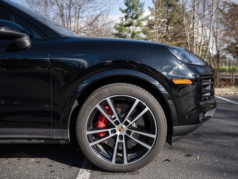 Used 2024 Porsche Cayenne S image 11