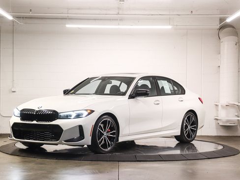 Used 2023 BMW 330i Sedan w/ M Sport Package RWD image 3