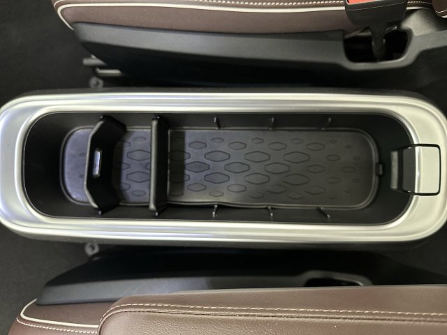 Certified 2025 Volkswagen ID. Buzz Pro S Plus AWD/4WD image 22