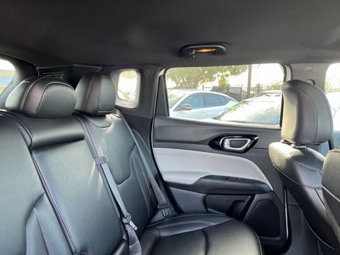 Used 2025 Jeep Compass Limited image 37