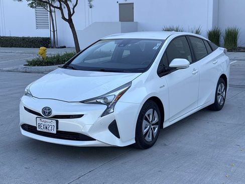 Used 2018 Toyota Prius Two w/ Prius Two Safety Plus Package FWD image 7