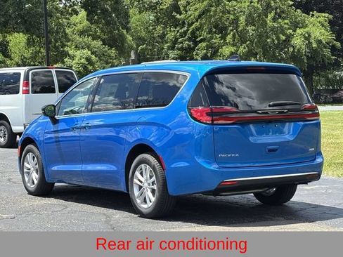 New 2027 Chrysler Pacifica Select AWD/4WD image 14