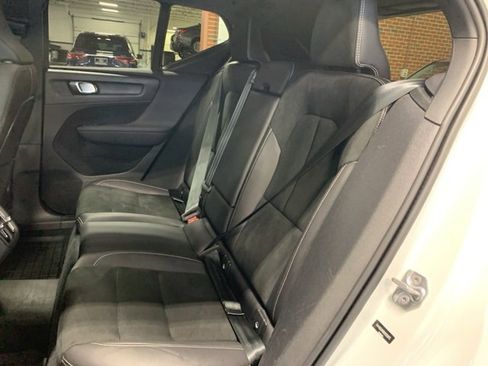 Used 2022 Volvo XC40 T5 R-Design w/ Climate Package image 36