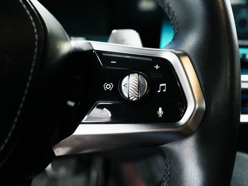 Used 2023 BMW 760i xDrive image 25