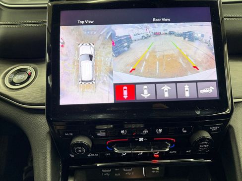 Used 2021 Jeep Grand Cherokee L Limited w/ Luxury Tech Group II image 19