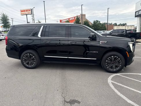 Used 2025 GMC Yukon XL Elevation RWD image 6
