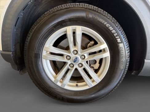 Used 2021 Ford Explorer XLT RWD image 16
