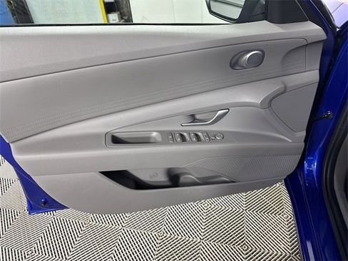 Used 2022 Hyundai Elantra SEL image 29