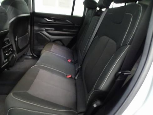 Certified 2023 Jeep Grand Cherokee Laredo X image 4